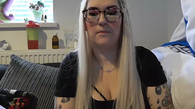 Snapshot of Sizzling_Indie36 chatting on November 5, 2025, 1:44 pm Sizzling Indie36 online show from November 5, 2025, 1:44 pm