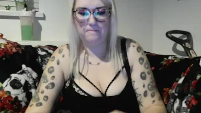 Snapshot of Sizzling_Indie36 chatting on November 10, 2025, 5:45 pm Sizzling Indie36 online show from November 10, 2025, 5:45 pm