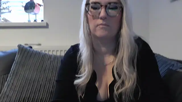 Snapshot of Sizzling_Indie36 chatting on November 27, 2025, 10:50 am Sizzling Indie36 online show from November 27, 2025, 10:50 am