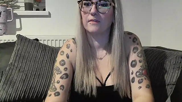 Snapshot of Sizzling_Indie36 chatting on December 5, 2025, 6:59 pm Sizzling Indie36 online show from December 5, 2025, 6:59 pm