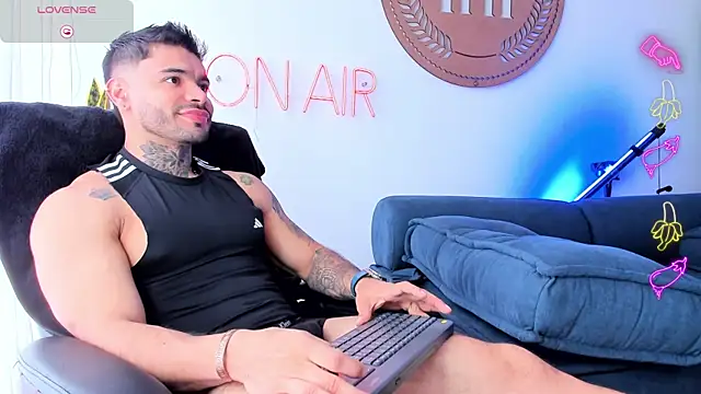 thiagoferrari2 online show from October 23, 2025, 5:01 pm