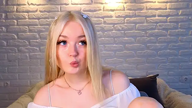 Snapshot of minigirl chatting on March 15, 2025, 7:20 am minigirl online show from March 15, 2025, 7:20 am