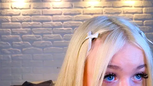 Snapshot of minigirl chatting on March 18, 2025, 4:04 am minigirl online show from March 18, 2025, 4:04 am