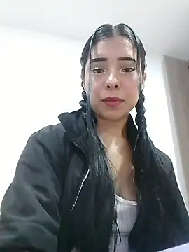 Emilybutterfly1 online show from September 25, 2025, 12:25 am