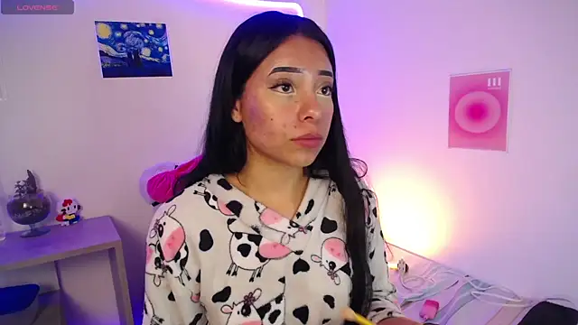 Emilybutterfly1 online show from September 27, 2025, 8:52 am