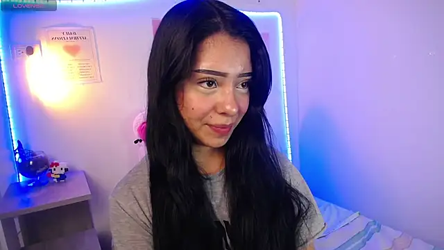 Emilybutterfly1 online show from October 10, 2025, 9:14 pm