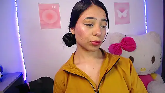 Emilybutterfly1 online show from December 14, 2025, 2:39 am