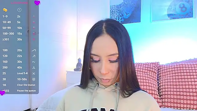 Valen ross  online show from March 25, 2026, 10:05 pm