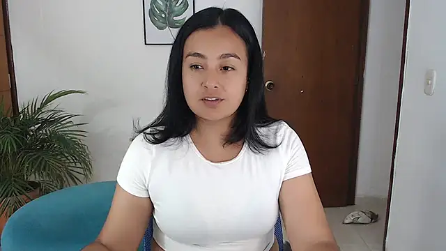 Snapshot of Themagicpotion chatting on May 17, 2026, 4:36 pm Themagicpotion online show from May 17, 2026, 4:36 pm