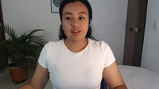 Snapshot of Themagicpotion chatting on June 11, 2026, 7:45 pm Themagicpotion online show from June 11, 2026, 7:45 pm