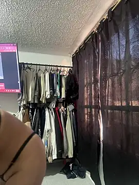 Snapshot of KatianPierce chatting on June 20, 2026, 9:39 pm KatianPierce online show from June 20, 2026, 9:39 pm