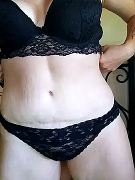 emiliemilf online show from February 26, 2026, 7:57 pm