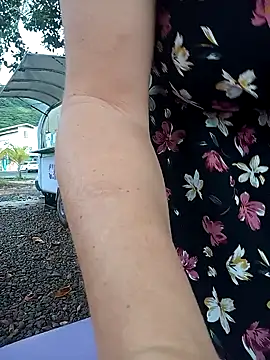 emiliemilf online show from March 6, 2026, 5:20 pm