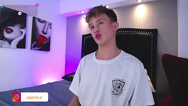 LiamWildx20 online show from February 12, 2026, 4:40 am