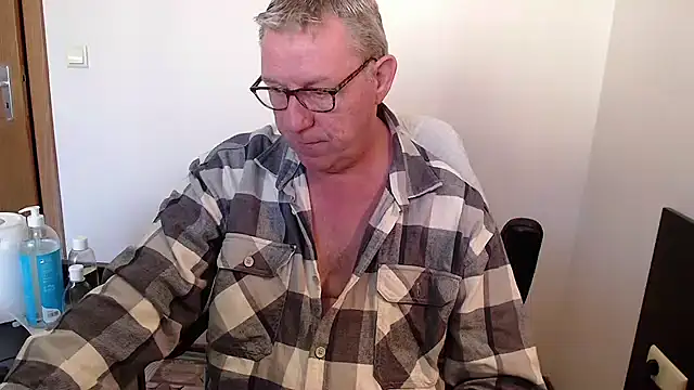 JamesBauer online show from October 19, 2025, 8:37 am