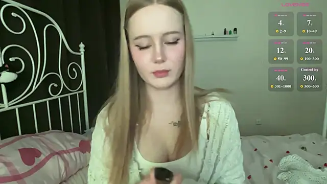 LolyaMin online show from April 23, 2026, 6:21 pm