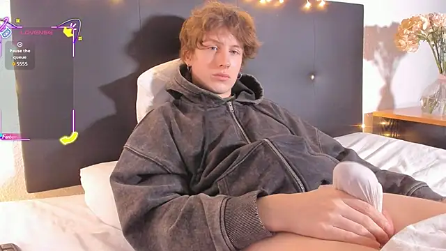 RobFavorite1 online show from January 8, 2026, 8:55 pm