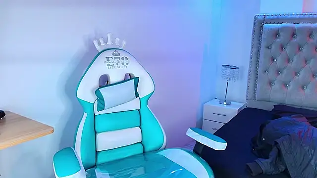 Lia adamsss online show from March 17, 2026, 3:33 am