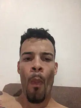 Snapshot of HenriquePhn chatting on June 20, 2026, 7:05 pm HenriquePhn online show from June 20, 2026, 7:05 pm