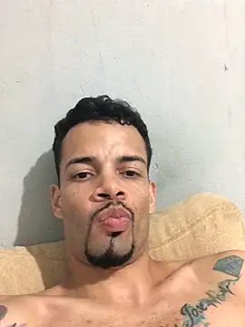Snapshot of HenriquePhn chatting on July 25, 2026, 3:04 am HenriquePhn online show from July 25, 2026, 3:04 am