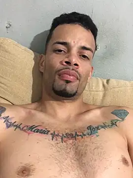 Snapshot of HenriquePhn chatting on August 3, 2026, 2:54 am HenriquePhn online show from August 3, 2026, 2:54 am