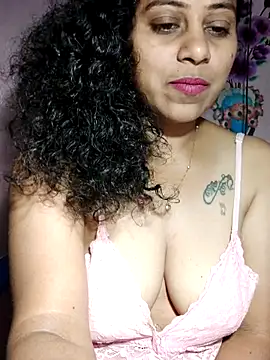 Snapshot of JENNIFERtamil chatting on March 10, 2026, 7:41 pm JENNIFERtamil online show from March 10, 2026, 7:41 pm