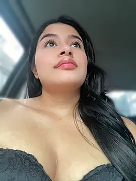 andrea gomes  online show from April 17, 2026, 8:34 pm