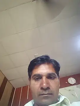 johnny8731 online show from April 13, 2026, 4:07 am