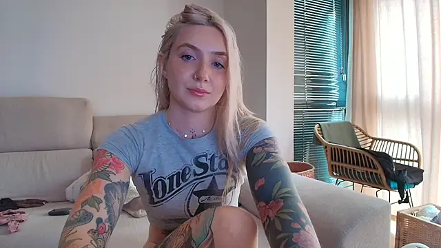 tattoobbgirl online show from February 12, 2026, 4:13 pm