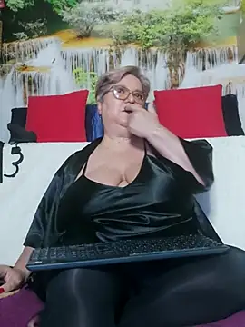 QueenPammy1 online show from November 13, 2025, 5:06 am