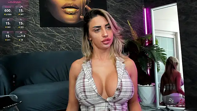 IzabelaTessa online show from October 5, 2025, 7:23 pm