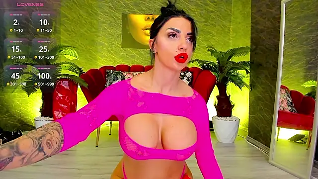 IzabelaTessa online show from March 18, 2026, 8:23 pm