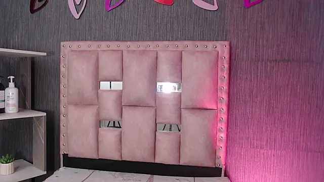 Snapshot of Thalia_anderson chatting on February 26, 2026, 3:44 pm Thalia anderson online show from February 26, 2026, 3:44 pm