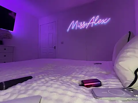 Snapshot of Missalex_xo chatting on February 4, 2026, 9:42 pm Missalex xo online show from February 4, 2026, 9:42 pm