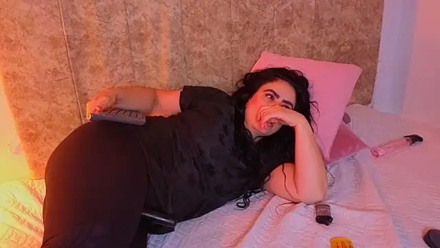 Snapshot of angelinarouse_ chatting on July 11, 2026, 8:28 am angelinarouse online show from July 11, 2026, 8:28 am