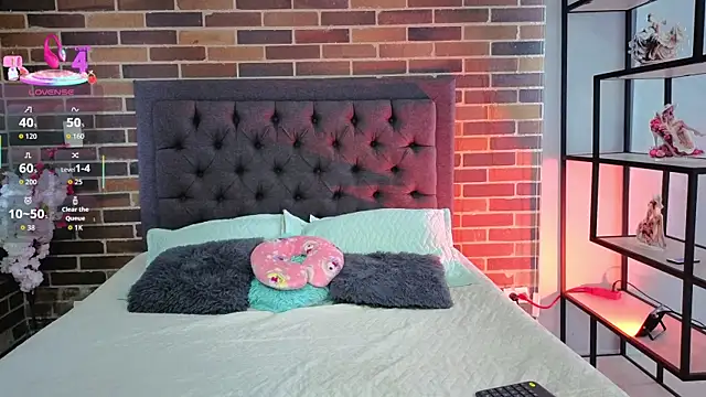 KattyPaez online show from November 4, 2025, 5:23 pm