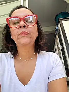 Amadamilf1980 online show from December 1, 2025, 2:44 pm