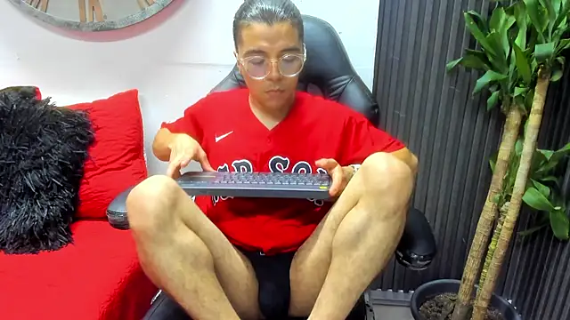 Snapshot of Andrew_Taylor09 chatting on March 23, 2025, 3:43 am Andrew Taylor09 online show from March 23, 2025, 3:43 am