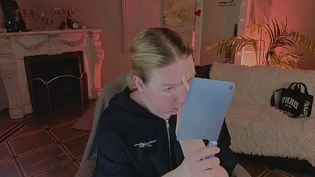 Jes Solar online show from March 5, 2026, 10:39 pm