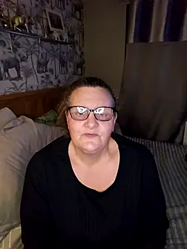 Snapshot of MissQueenBeex chatting on February 25, 2026, 8:07 pm MissQueenBeex online show from February 25, 2026, 8:07 pm