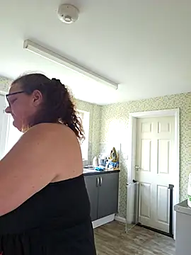 MissQueenBeex online show from May 4, 2026, 3:30 pm