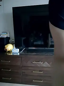 woonee827372 online show from November 8, 2025, 7:52 am