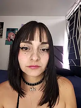 Snapshot of KARINNA__RAVEN chatting on April 19, 2026, 9:28 pm KARINNA RAVEN online show from April 19, 2026, 9:28 pm