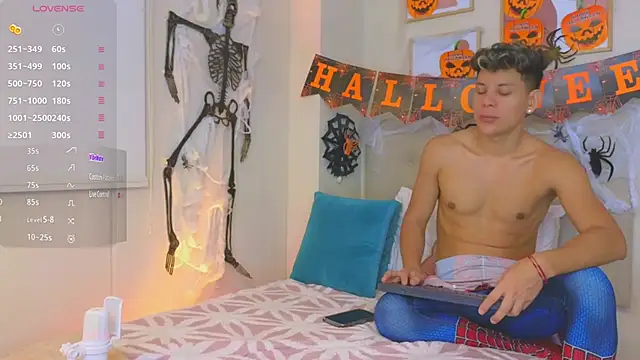 Almiboys online show from October 30, 2025, 11:49 pm