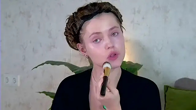 AshleyD  online show from September 28, 2025, 3:01 am