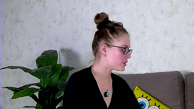 AshleyD  online show from October 19, 2025, 2:56 am