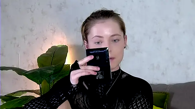 AshleyD  online show from November 6, 2025, 2:07 pm