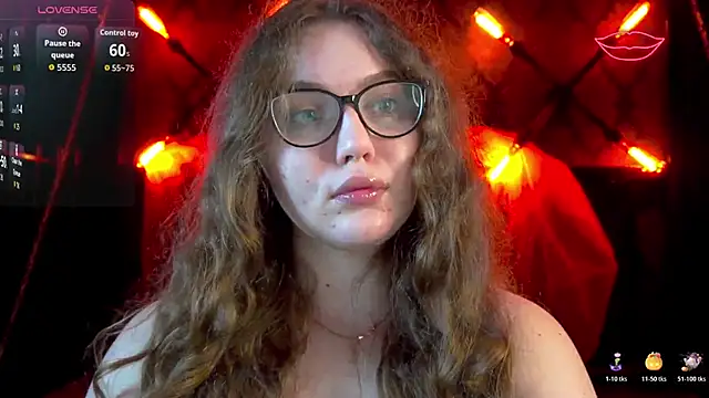 LuxSopphia online show from November 2, 2025, 8:22 pm