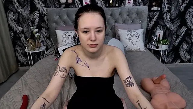 Snapshot of CarolineTenders chatting on November 27, 2025, 1:07 am CarolineTenders online show from November 27, 2025, 1:07 am