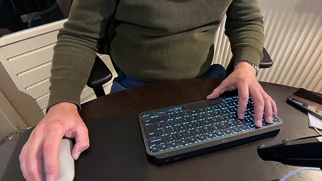 Snapshot of MaxiDimi chatting on October 30, 2025, 9:59 pm MaxiDimi online show from October 30, 2025, 9:59 pm